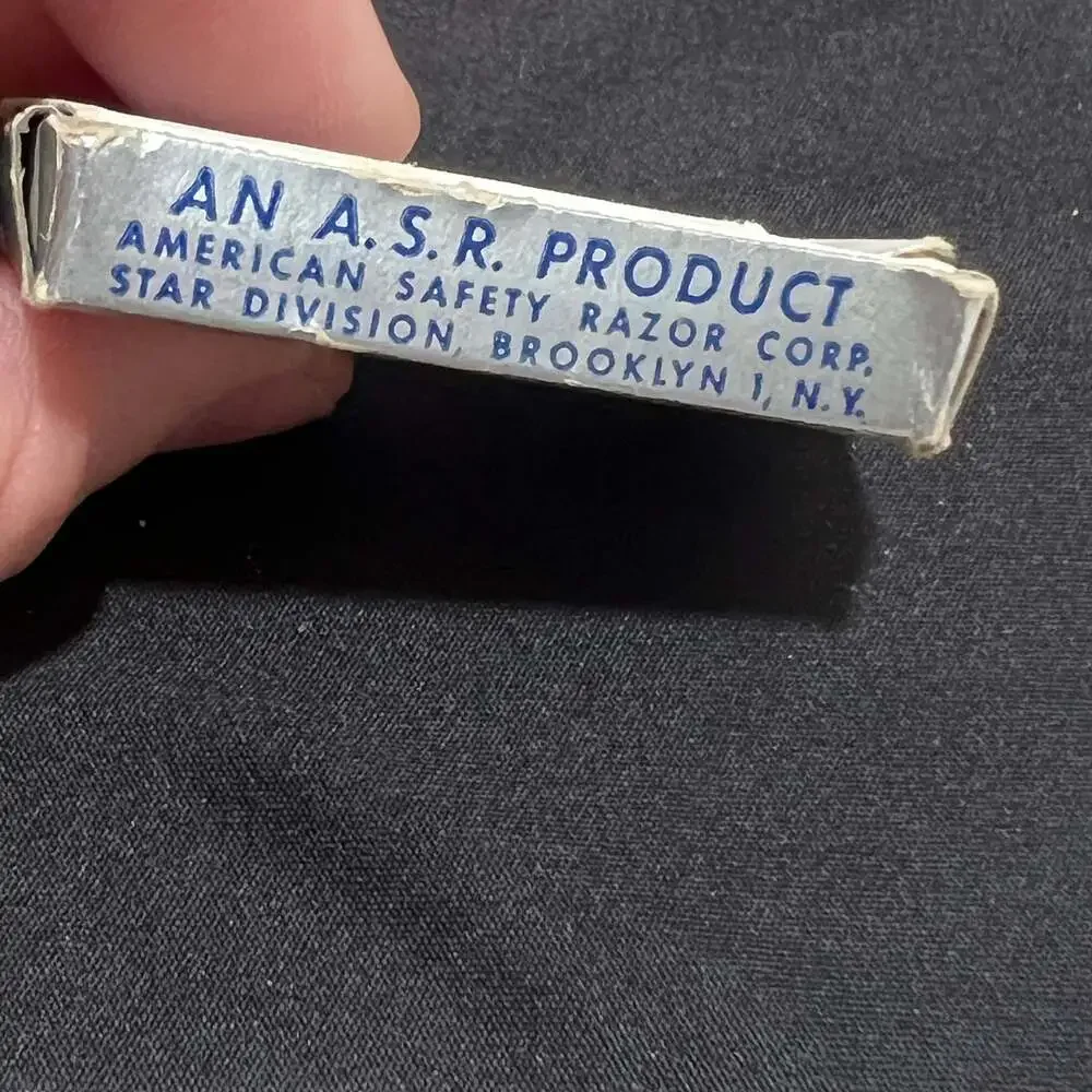 Vintage Double Edge Safety Razor with Silver Star Blades